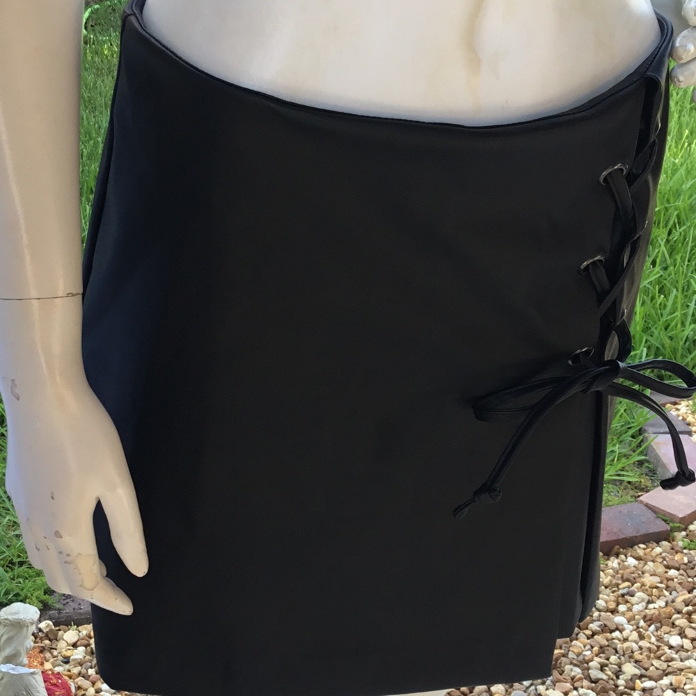 SKORT FAUX LEATHER SHORT💐🌹